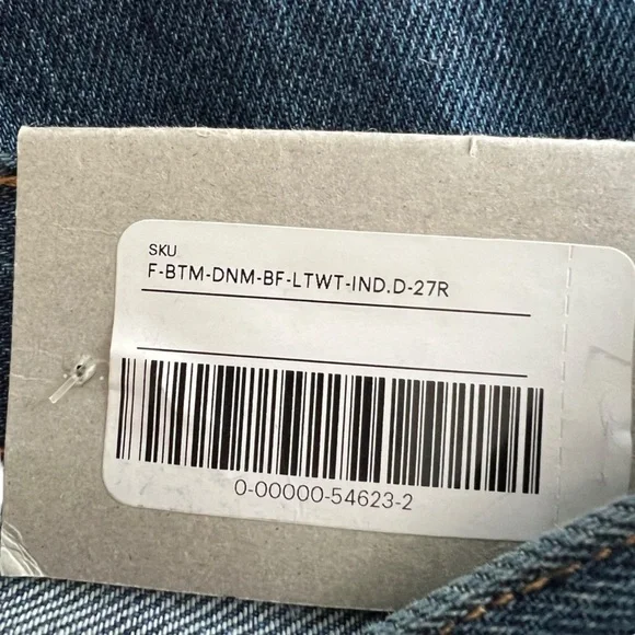 Everlane - NWT The Summer Distressed Straight Ankle Jean Sz 27